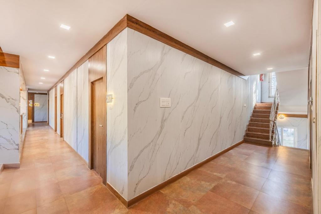 Treebo Premium Emerald Dove